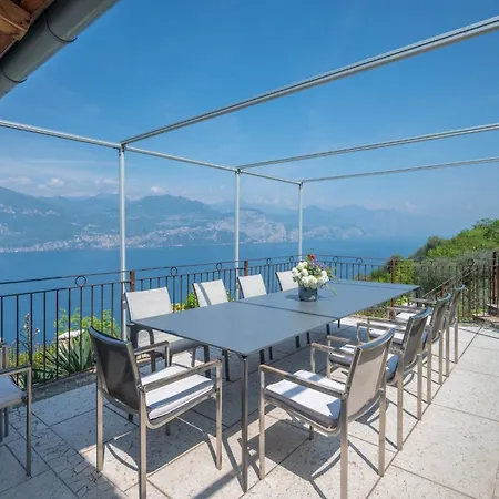 Вилла Villa Castelletto Кастеллетто-ди-Бренцоне